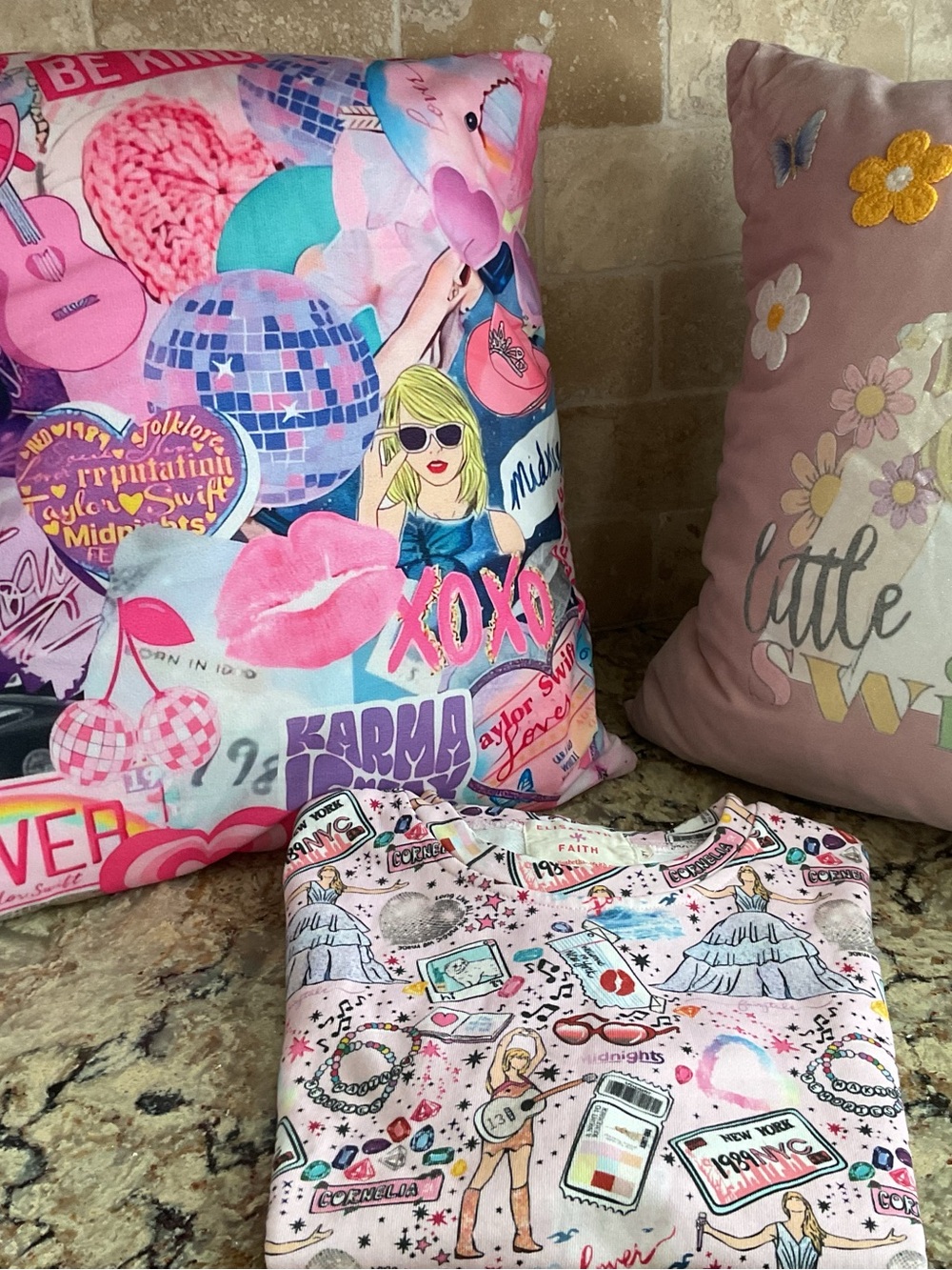 Girls' Pink Music Top  Taylor Swift Top New size 7 and Pillow
